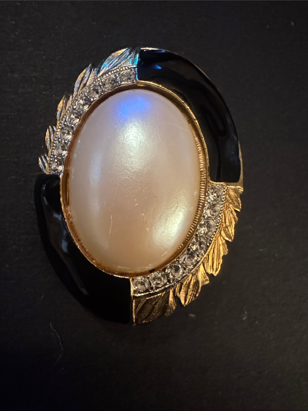 Vintage Classic Gold-Tone Faux Pearl Statement Brooch in Black and Cream